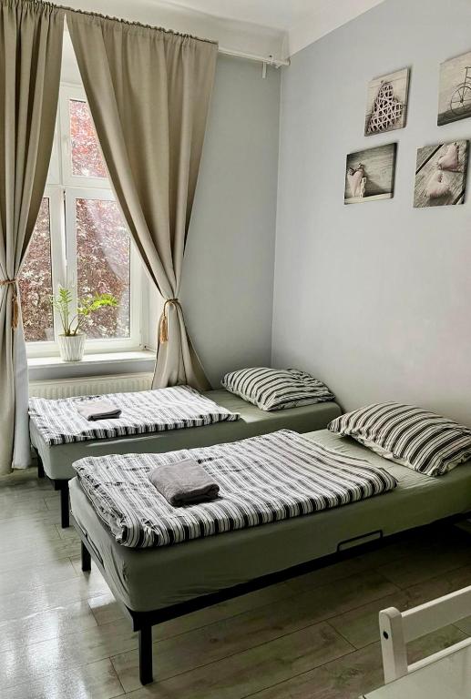 Posteľ alebo postele v izbe v ubytovaní Colourful Rooms Wrocław