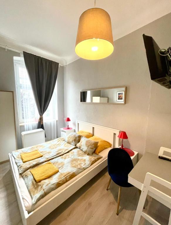 Posteľ alebo postele v izbe v ubytovaní Colourful Rooms Wrocław