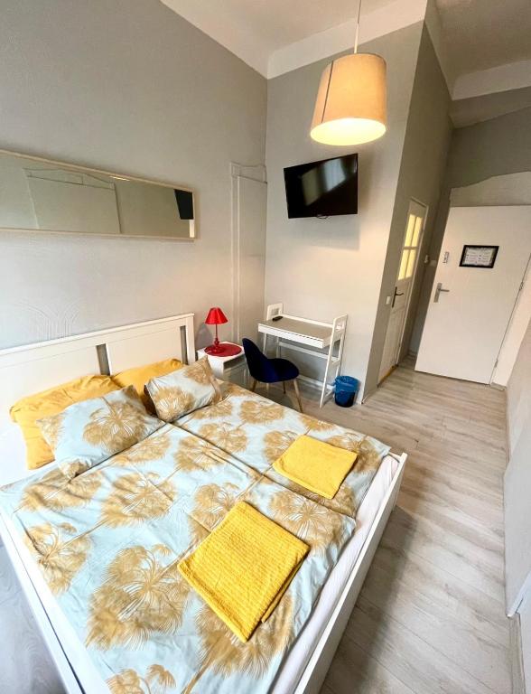 Posteľ alebo postele v izbe v ubytovaní Colourful Rooms Wrocław
