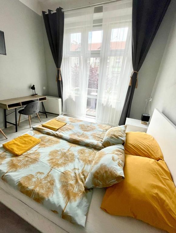 Posteľ alebo postele v izbe v ubytovaní Colourful Rooms Wrocław