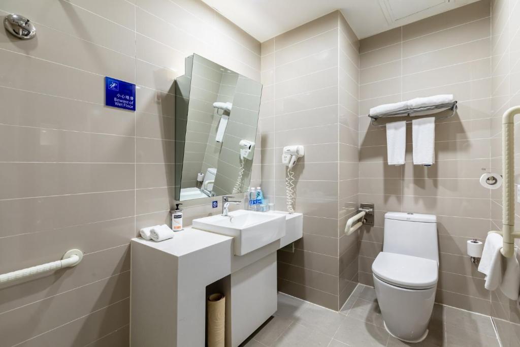 Holiday Inn Express Shenyang North Station, an IHG Hotel - Standard Queen Room - Disability Access