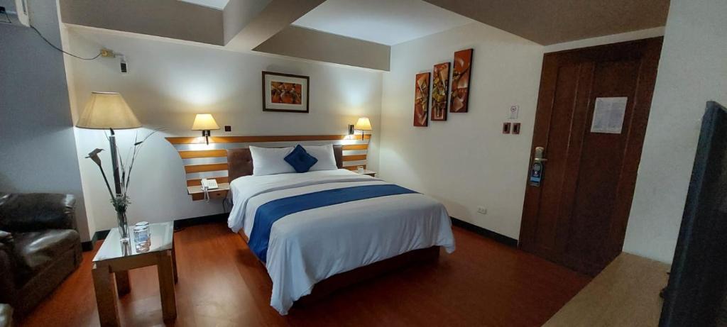 Postel nebo postele na pokoji v ubytování Blue Star Hotel