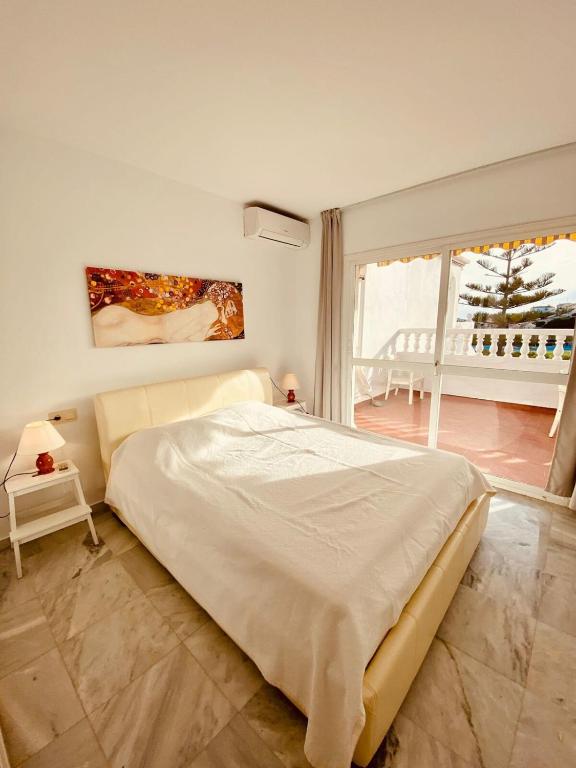 Posteľ alebo postele v izbe v ubytovaní Apartamento con piscina en Las Rosas de Capistrano
