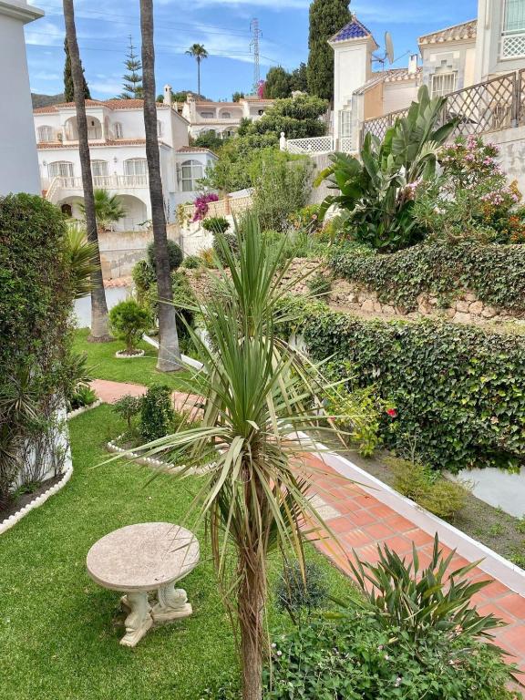 Vonkajšia záhrada v ubytovaní Apartamento con piscina en Las Rosas de Capistrano