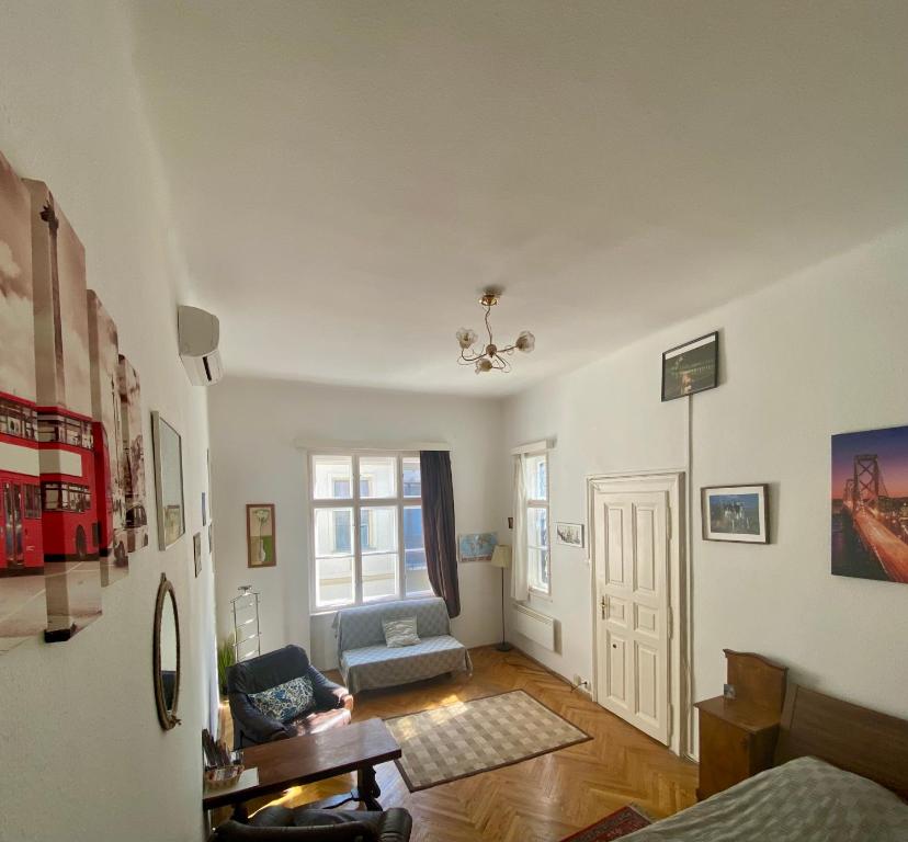 A television and/or entertainment centre at Astoria