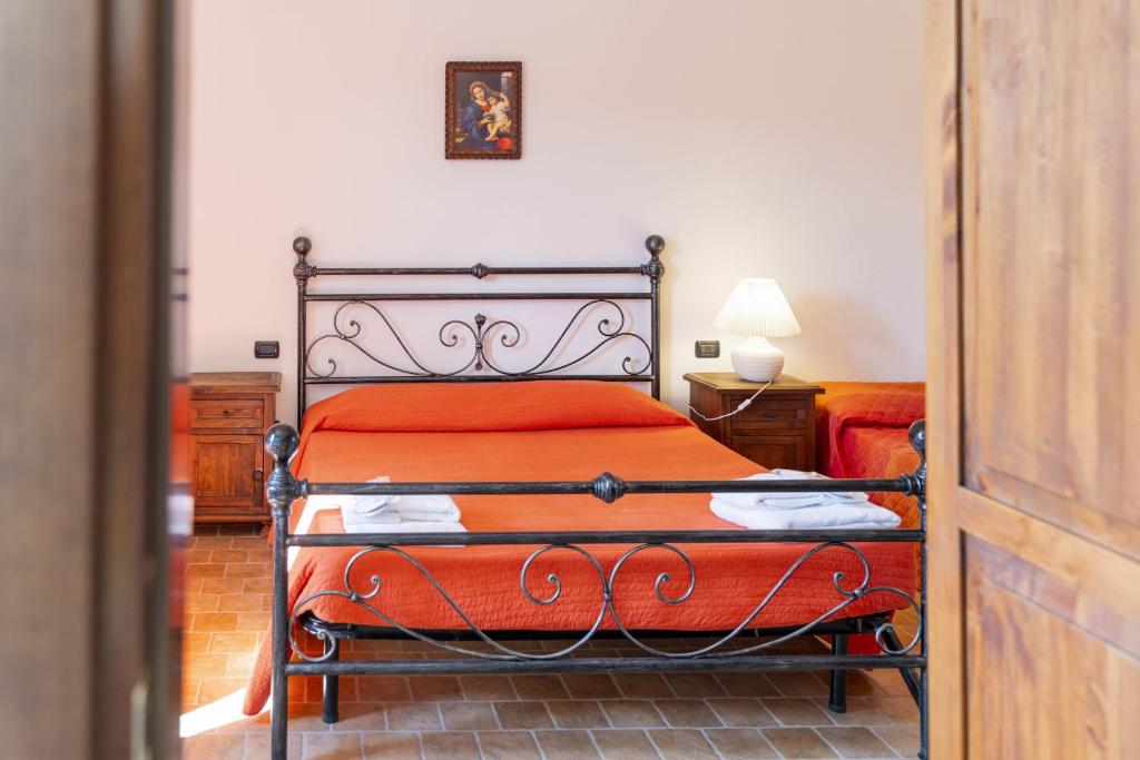 Postel nebo postele na pokoji v ubytování Agriturismo B&B La Sterpina