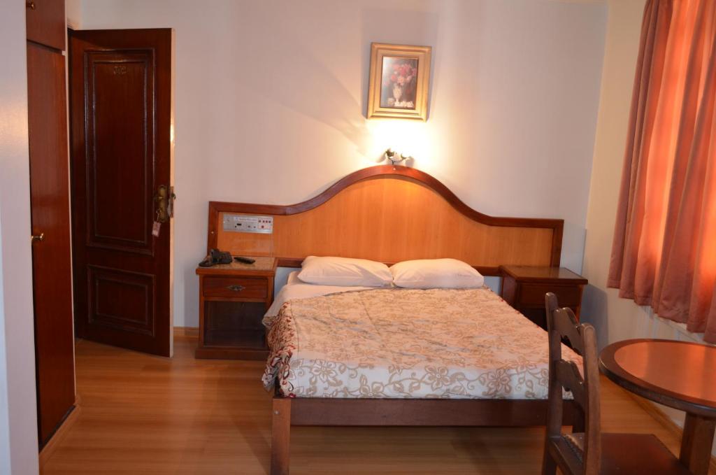  Reinales Plaza Hotel