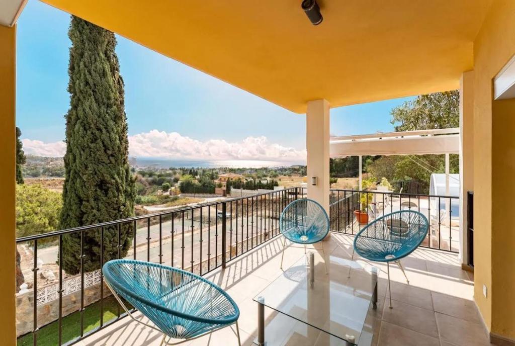 Balkón alebo terasa v ubytovaní Villa Vista Verde -Sea views -3 Bedrooms -Heated Pool