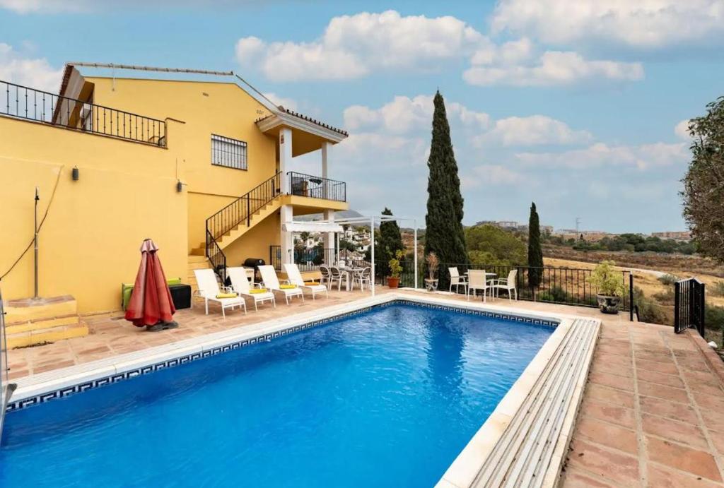 Bazén v ubytovaní Villa Vista Verde -Sea views -3 Bedrooms -Heated Pool alebo v jeho blízkosti