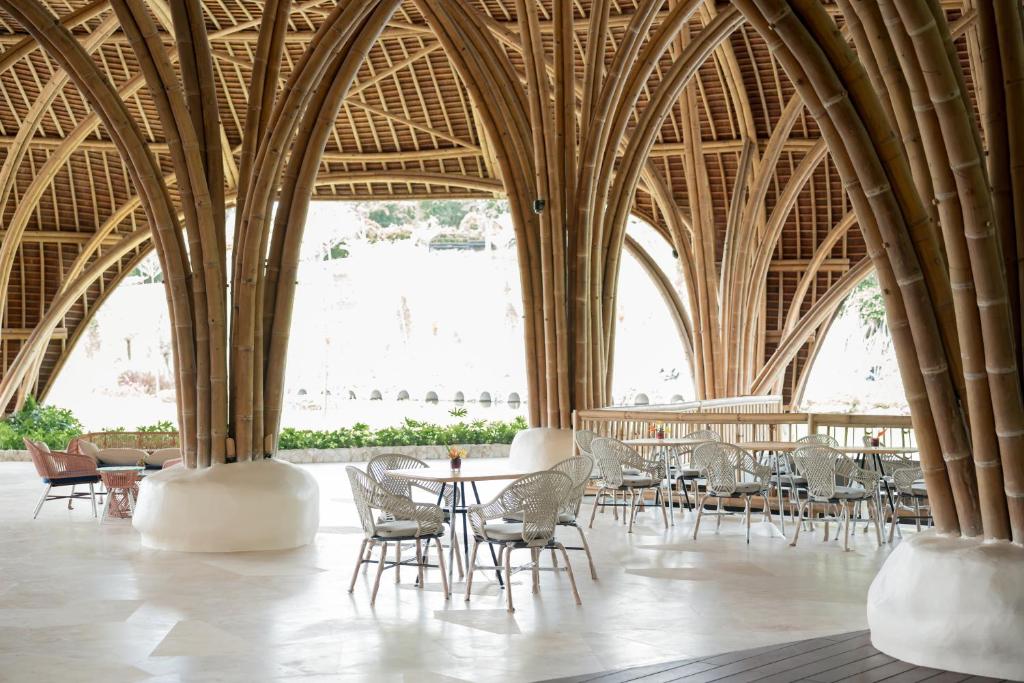 The Hill Hotel & Resort Sibolangit Powered by Archipelago餐廳或用餐的地方