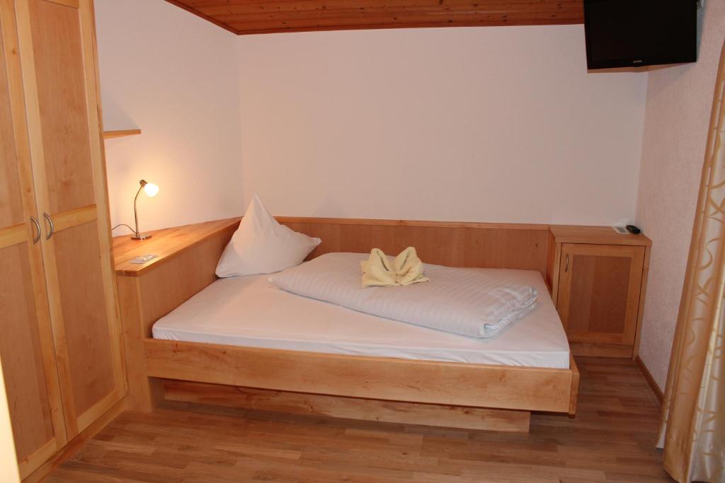 Postel nebo postele na pokoji v ubytování Pension Widmann