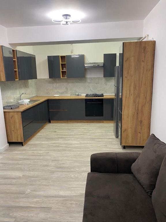 a large kitchen with a couch in a room at Apartament satina in Craiova
