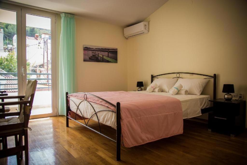 Кровать или кровати в номере Aurora Family Loft