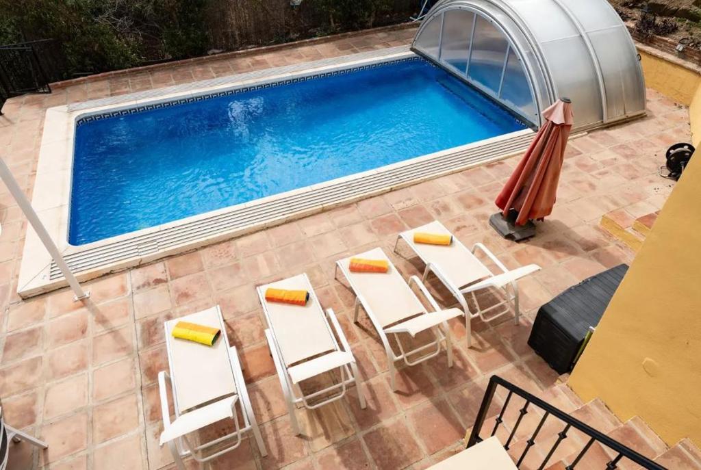 Bazén v ubytovaní Villa Vista Verde -Sea views -3 Bedrooms -Heated Pool alebo v jeho blízkosti