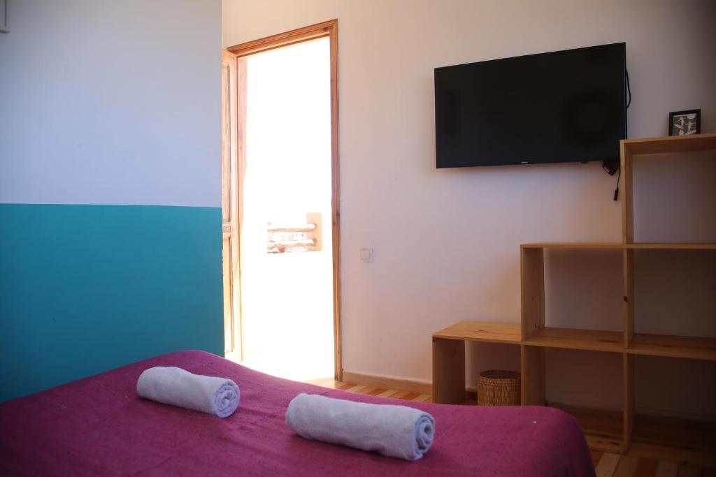 Postel nebo postele na pokoji v ubytování Little Kasbah Surf Camp Imsouane