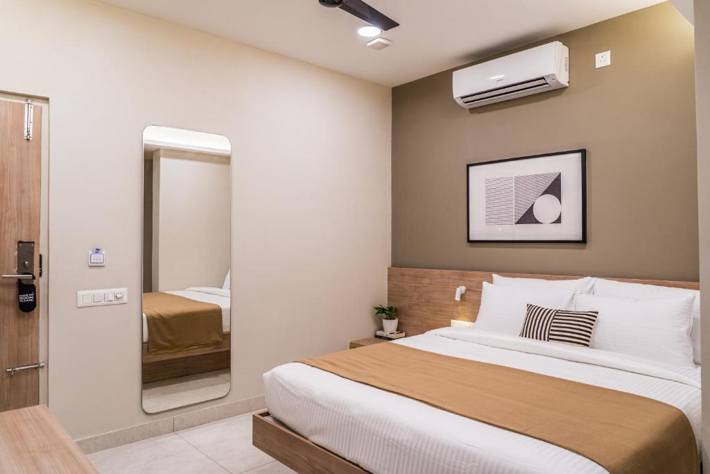 Postel nebo postele na pokoji v ubytování Olive Hotel Millers Road by Embassy Group