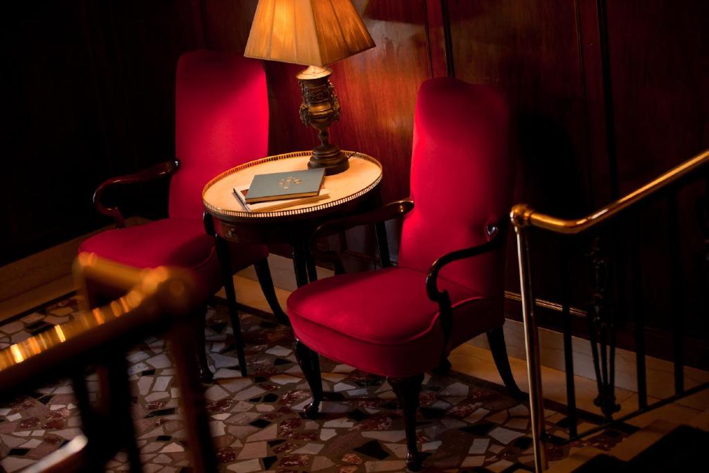 Posezení v ubytování Hotel Lombardy