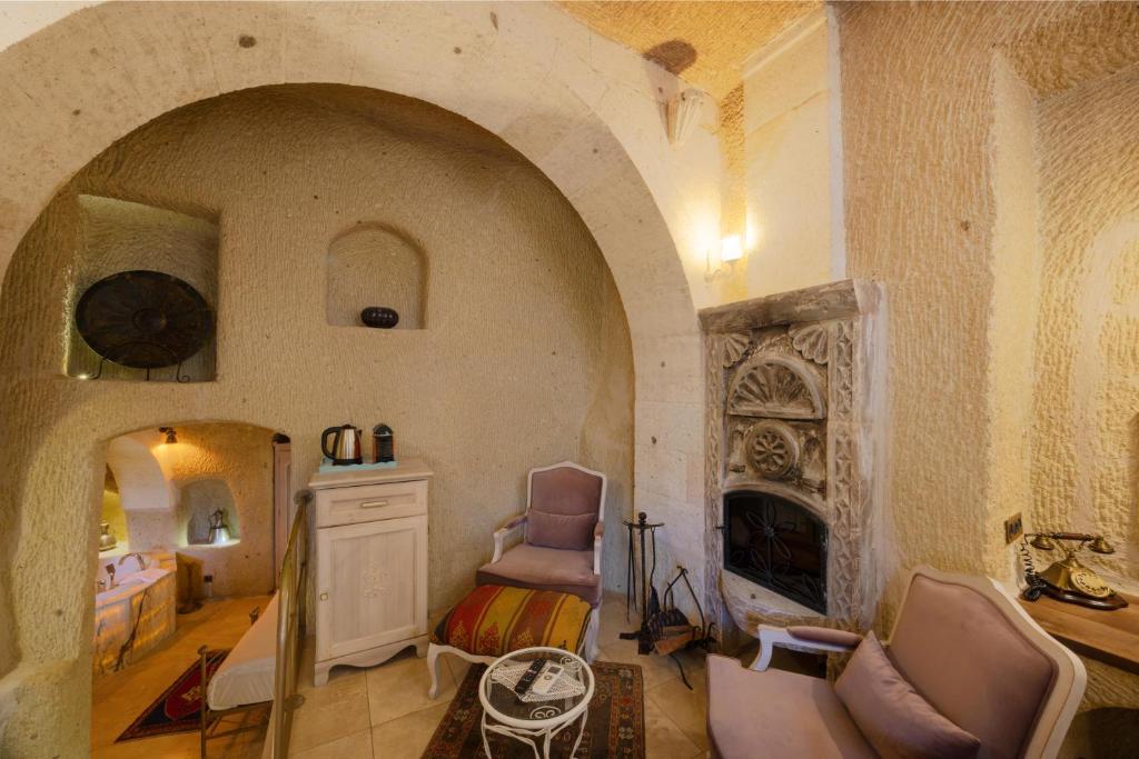 A seating area at Tafoni Houses Cave Hotel