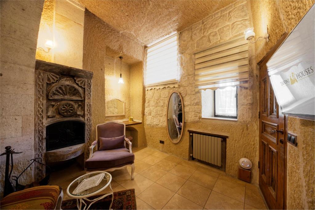 A seating area at Tafoni Houses Cave Hotel
