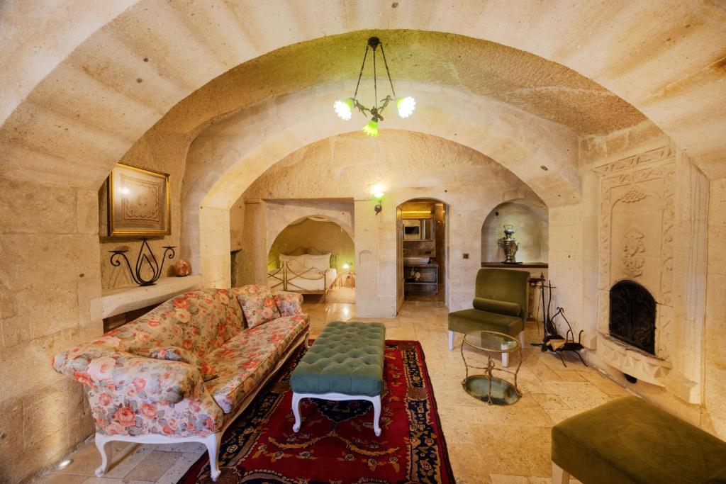 A seating area at Tafoni Houses Cave Hotel