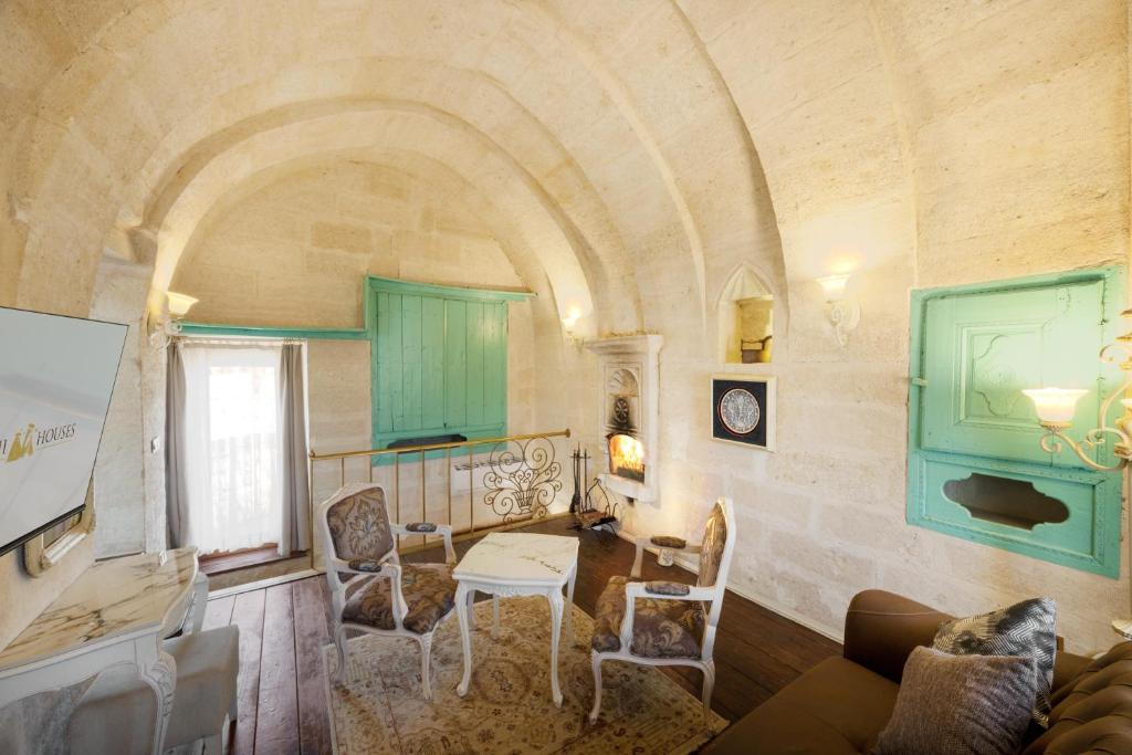 A seating area at Tafoni Houses Cave Hotel