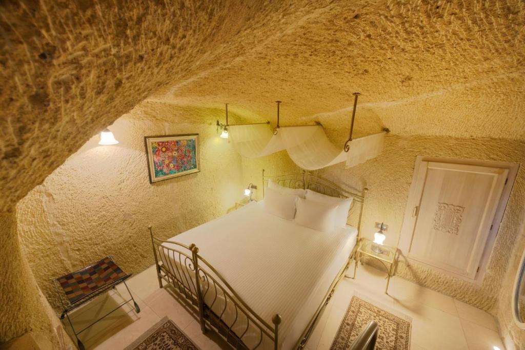 A bed or beds in a room at Tafoni Houses Cave Hotel