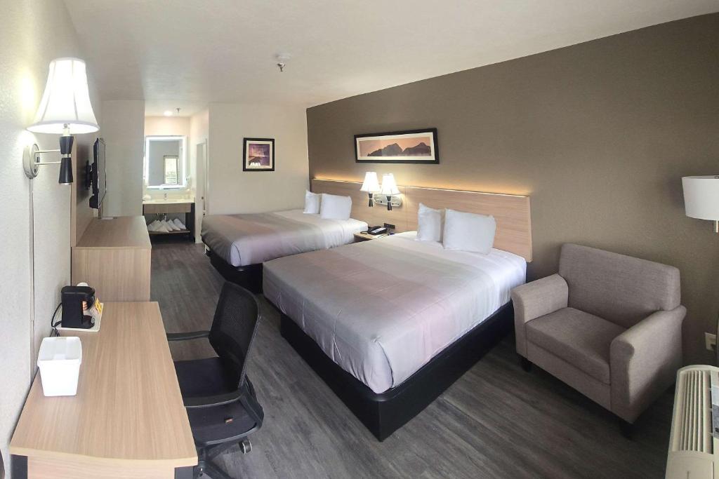 Quality Inn & Suites - Queen Room - Niet Roken