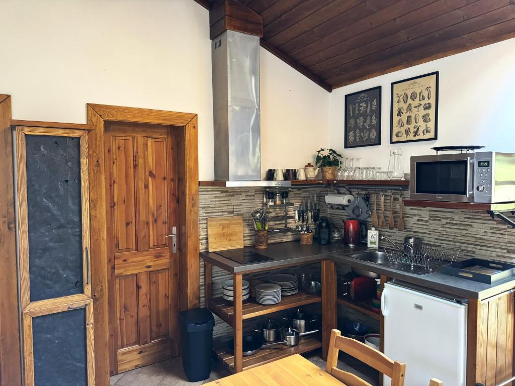 Kuchyň nebo kuchyňský kout v ubytování Kamenny apartman