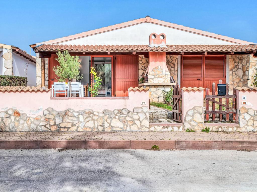 Το κτήριο όπου στεγάζεται  η παραθεριστική κατοικία