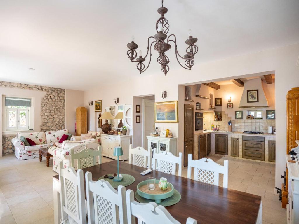 Kuchyň nebo kuchyňský kout v ubytování Holiday Home Villa Mo-Re by Interhome