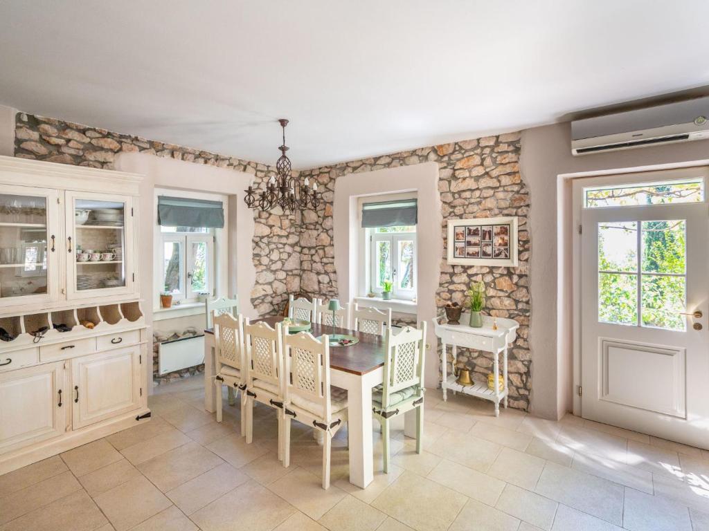 Posezení v ubytování Holiday Home Villa Mo-Re by Interhome