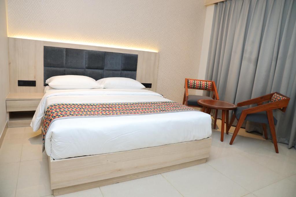 Postel nebo postele na pokoji v ubytování The Citi Residenci Hotel, Banskopa