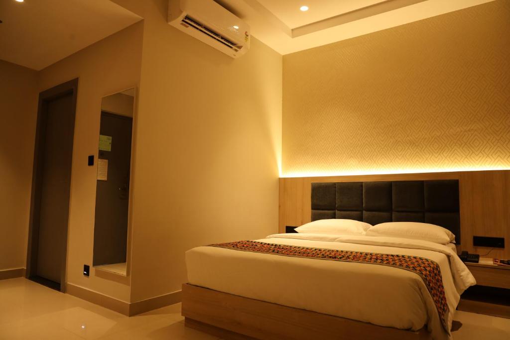 Postel nebo postele na pokoji v ubytování The Citi Residenci Hotel, Banskopa