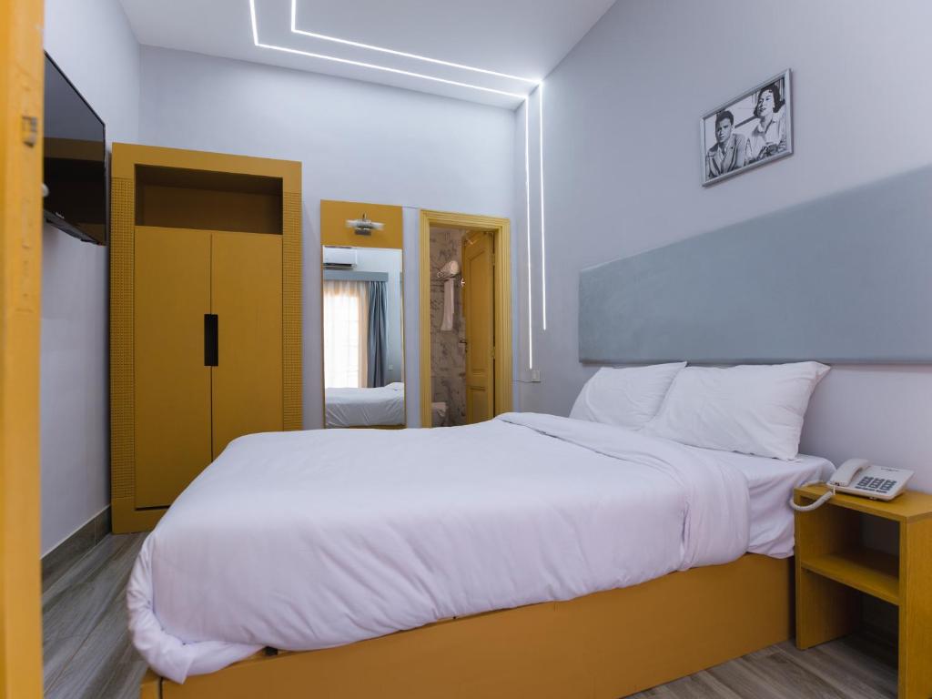 Postel nebo postele na pokoji v ubytování Zamalek House Hotel