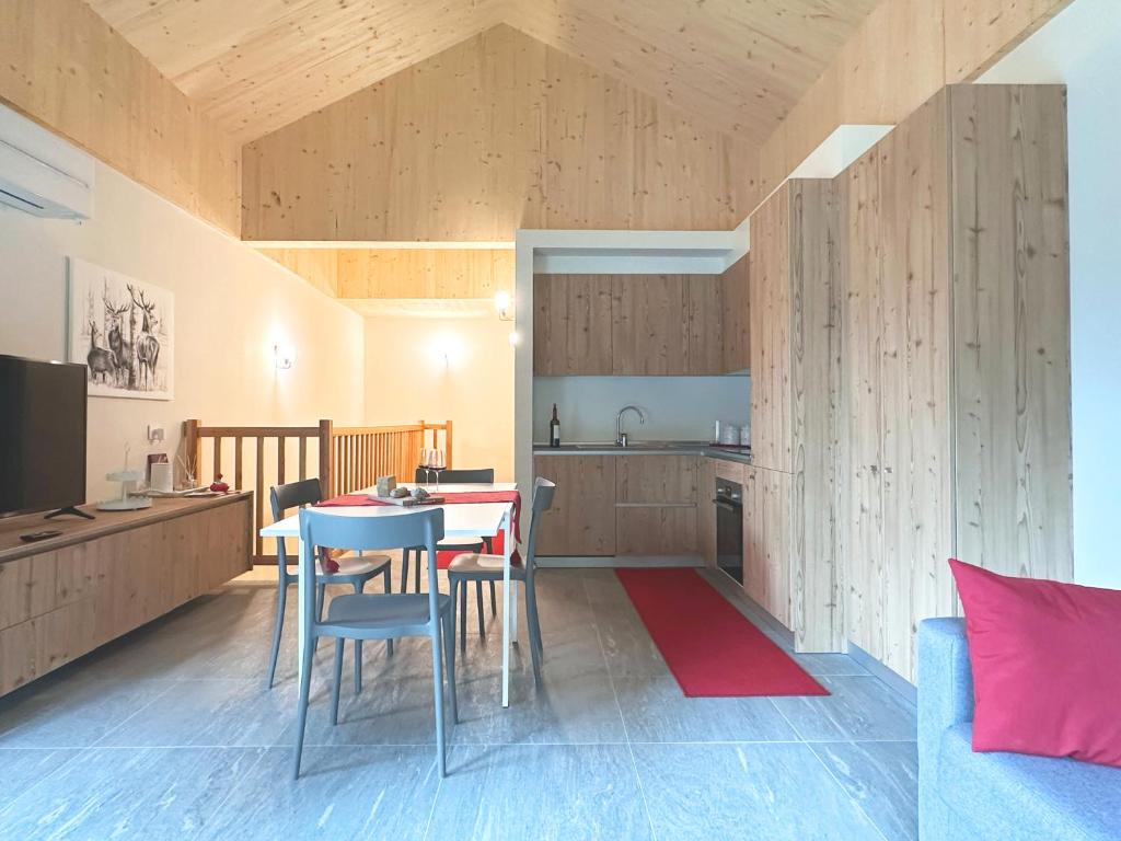 Kuchyň nebo kuchyňský kout v ubytování Chalet immerso nel verde