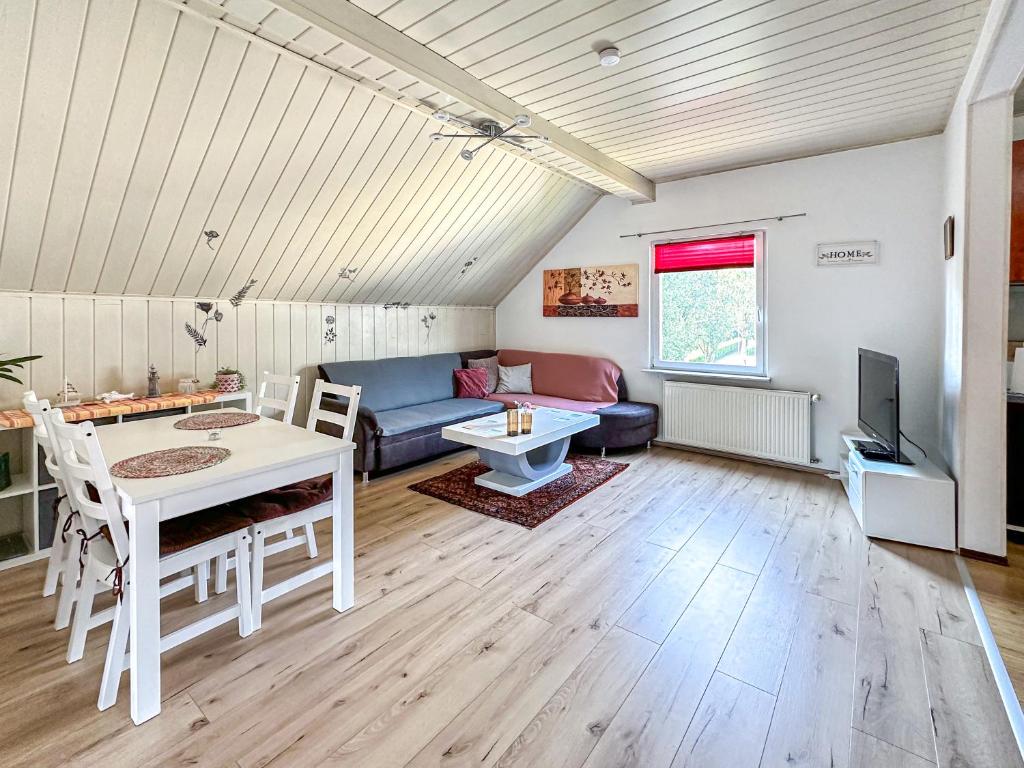 a living room with a table and a couch at Im Herzen von Wermelskirchen in Wermelskirchen