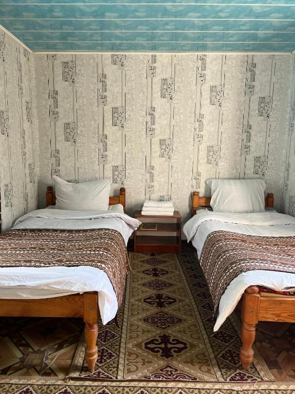 Happy Family Guest House - Twin Room