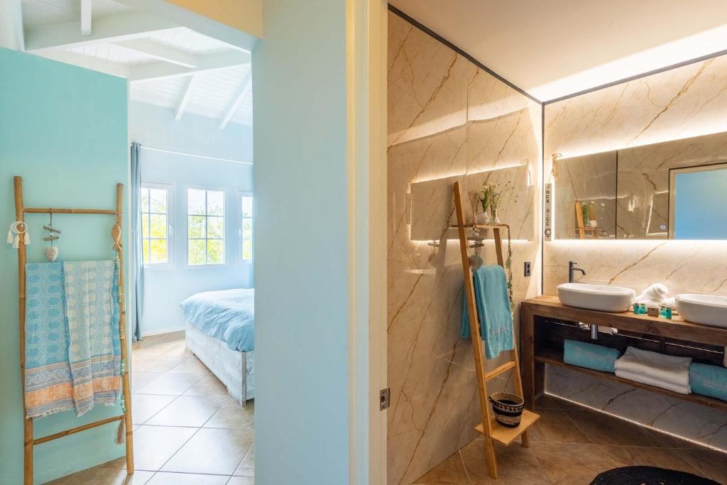 Postel nebo postele na pokoji v ubytování MasBango Luxury Penthouse at Jan Thiel