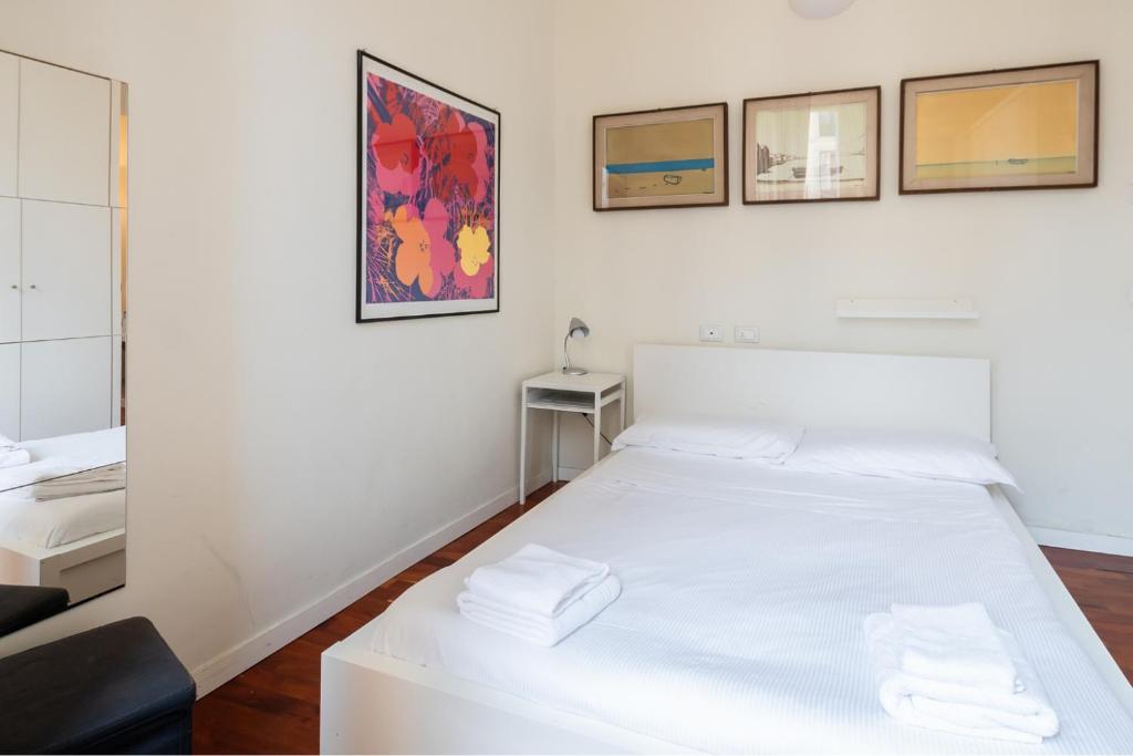 Ένα ή περισσότερα κρεβάτια σε δωμάτιο στο Colonne di San Lorenzo Iconic Bilo - Centro Storico Milano - Milan-Cortina Olympics & Design Week 2026