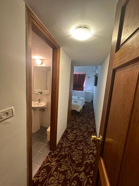 Postel nebo postele na pokoji v ubytování Zion Hotel