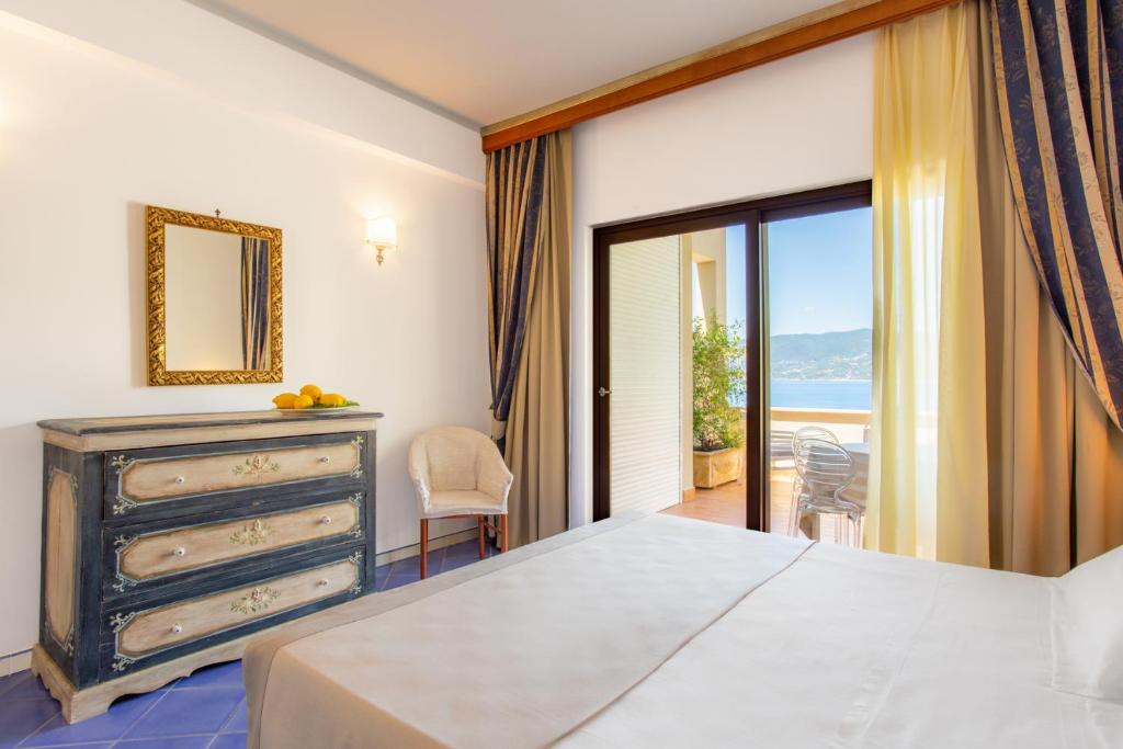 Postel nebo postele na pokoji v ubytování Hotel La Torre