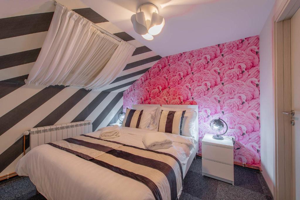 Postel nebo postele na pokoji v ubytování Apartmani Maximilian