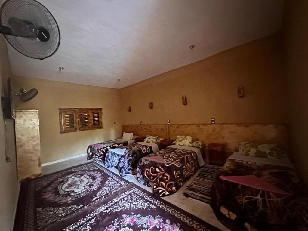 Postel nebo postele na pokoji v ubytování Nour El Waha Hotel