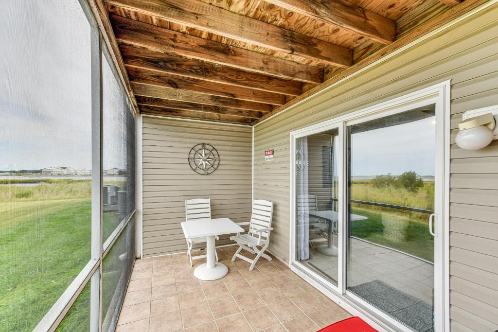 Rõdu või terrass majutusasutuses Private Beach and Bay Views Retreat in Ocean View