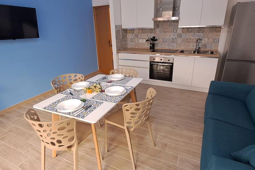 a dining table and chairs in a living room at Appartamento Galatea mare in SantʼAlessio Siculo