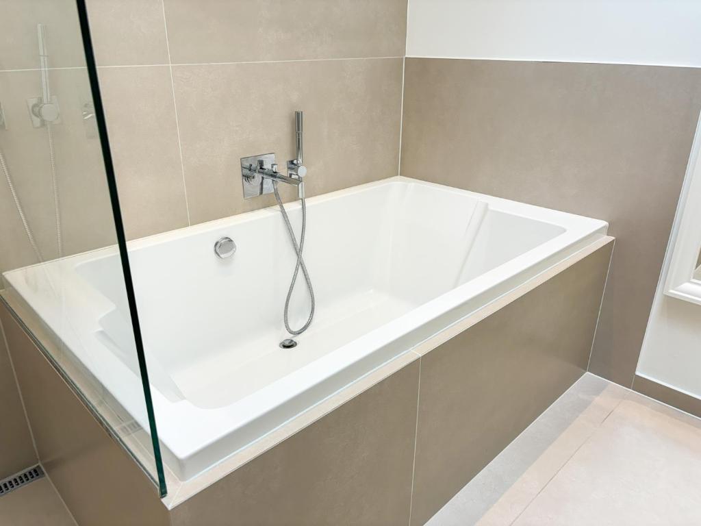 Koupelna v ubytování Luxury 300 square meter villa with Pool