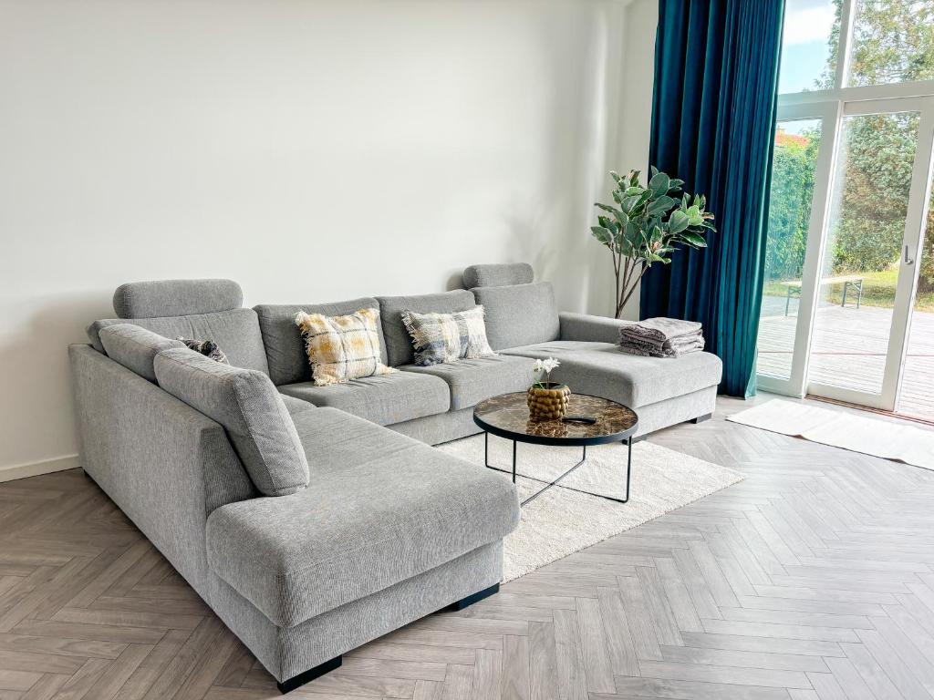 Posezení v ubytování Luxury 300 square meter villa with Pool