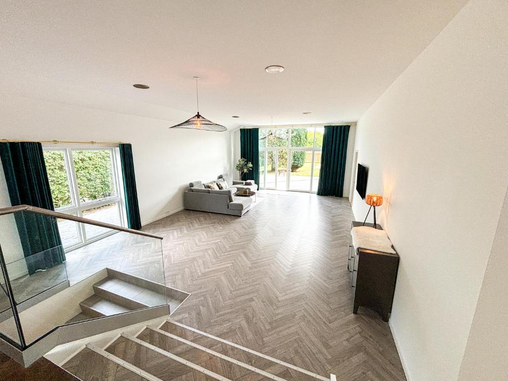Posezení v ubytování Luxury 300 square meter villa with Pool