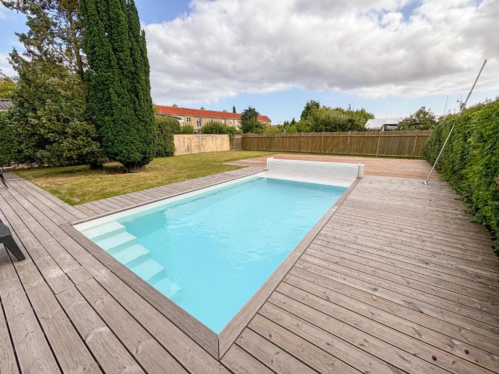 Bazén v ubytování Luxury 300 square meter villa with Pool nebo v jeho okolí