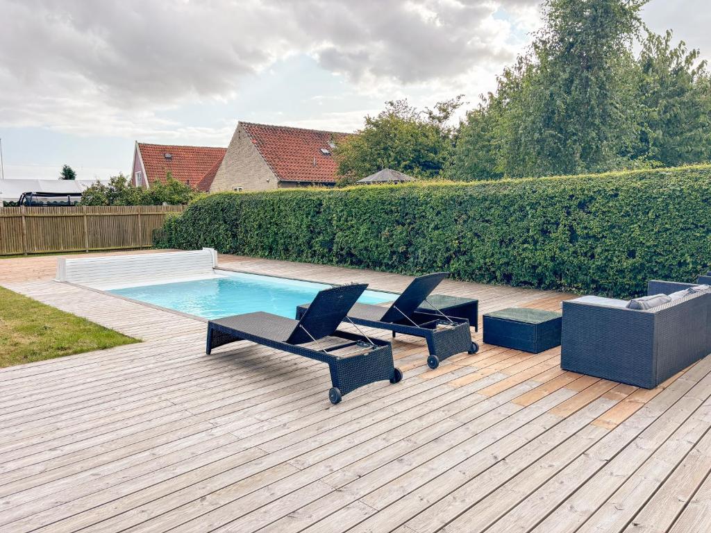 Bazén v ubytování Luxury 300 square meter villa with Pool nebo v jeho okolí